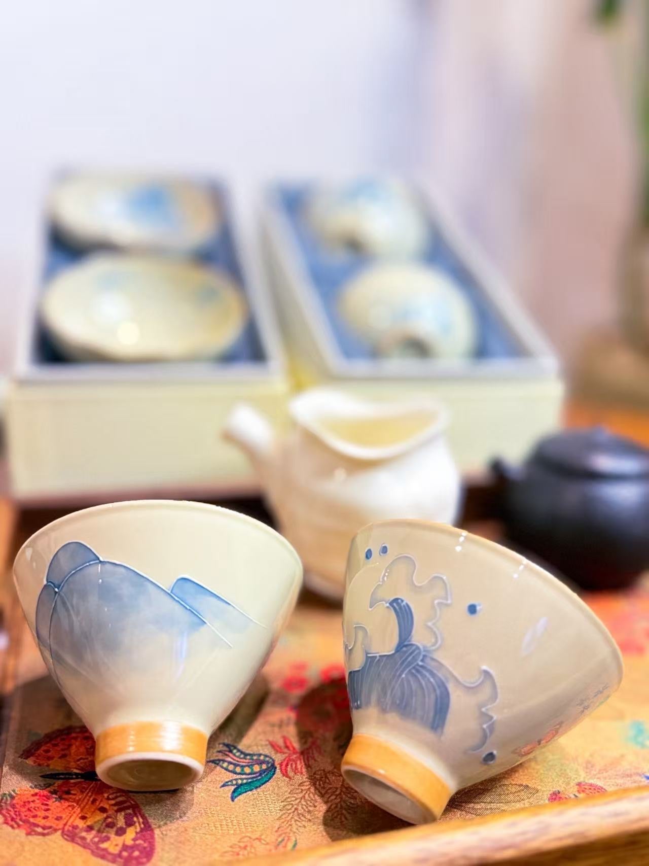 Mountains and Seas Hand-painted pair cups -- Bamboo Hat Cup