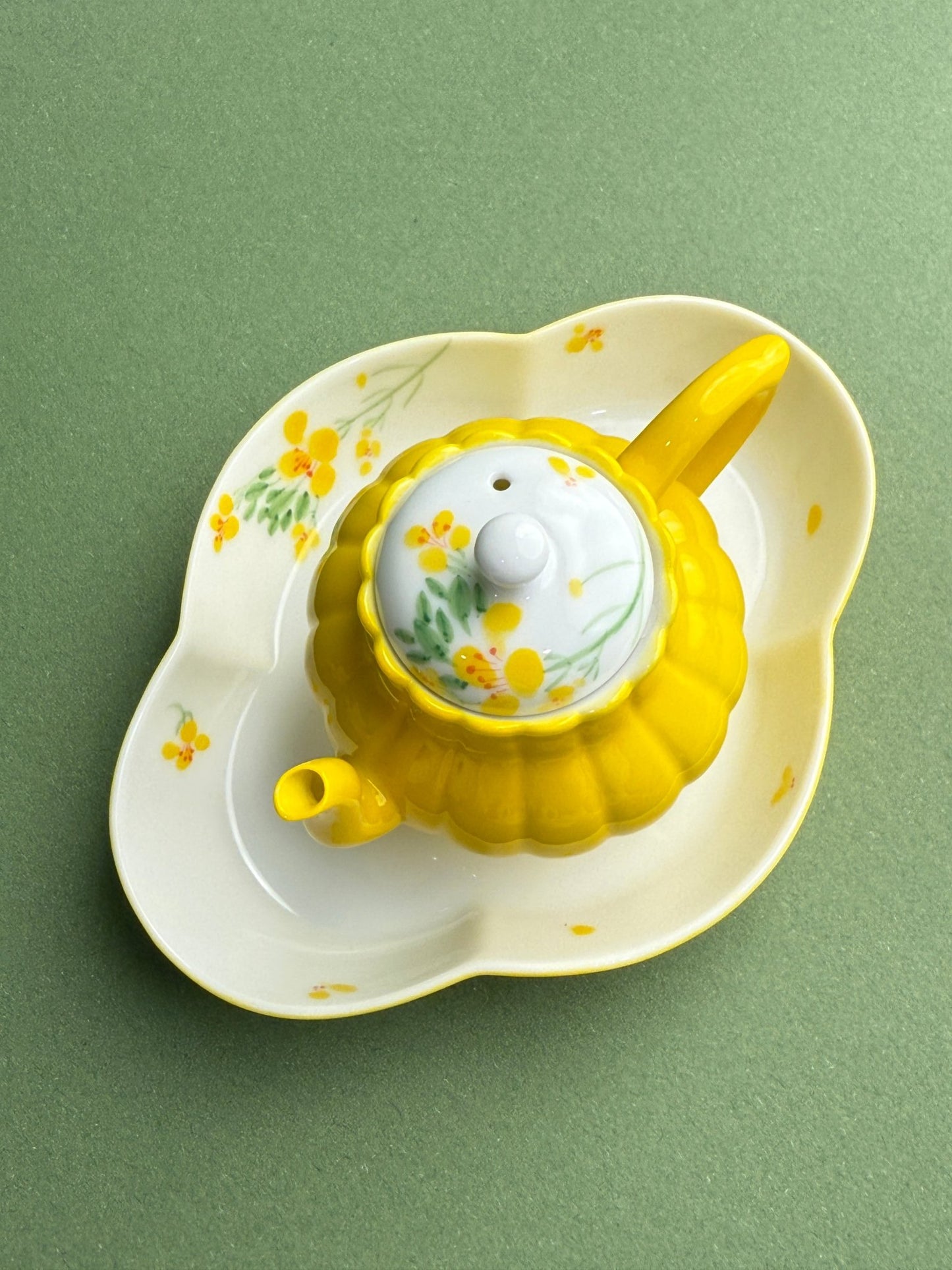 Hand-painted Chrysanthemum Petal Teapot, 150 ml Capacity, Dehua Crafted - Moonlight Friday