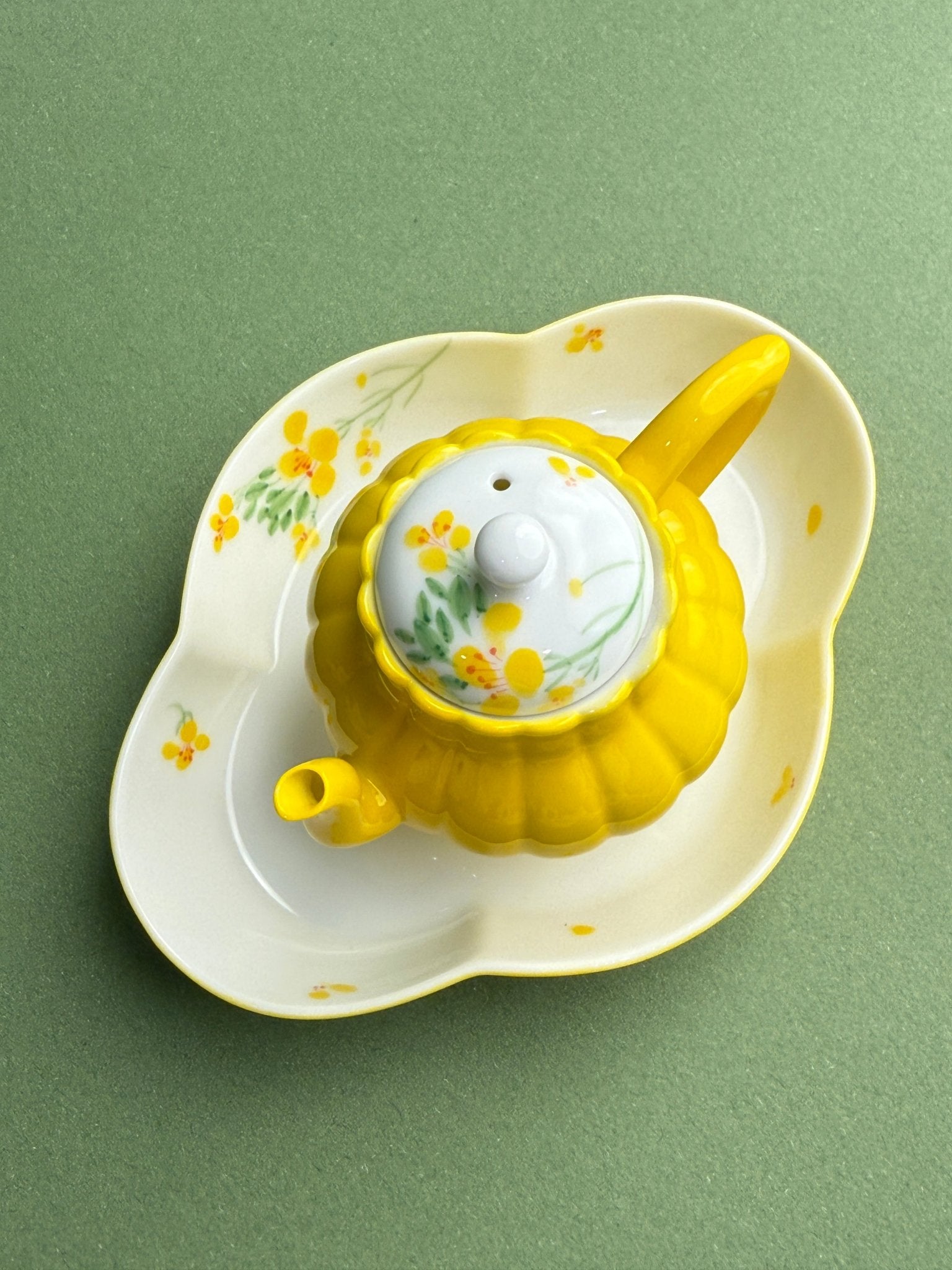 Hand-painted Chrysanthemum Petal Teapot, 150 ml Capacity, Dehua Crafted - Moonlight Friday