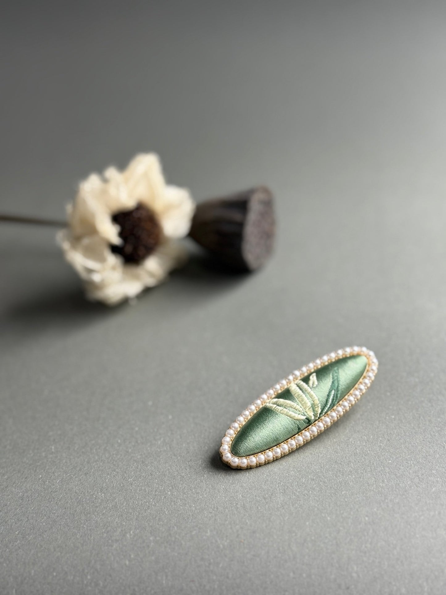 Song Jin Hair Clip Oval Shape Green Leaves Pattern + Pearl Edge - Moonlight Friday