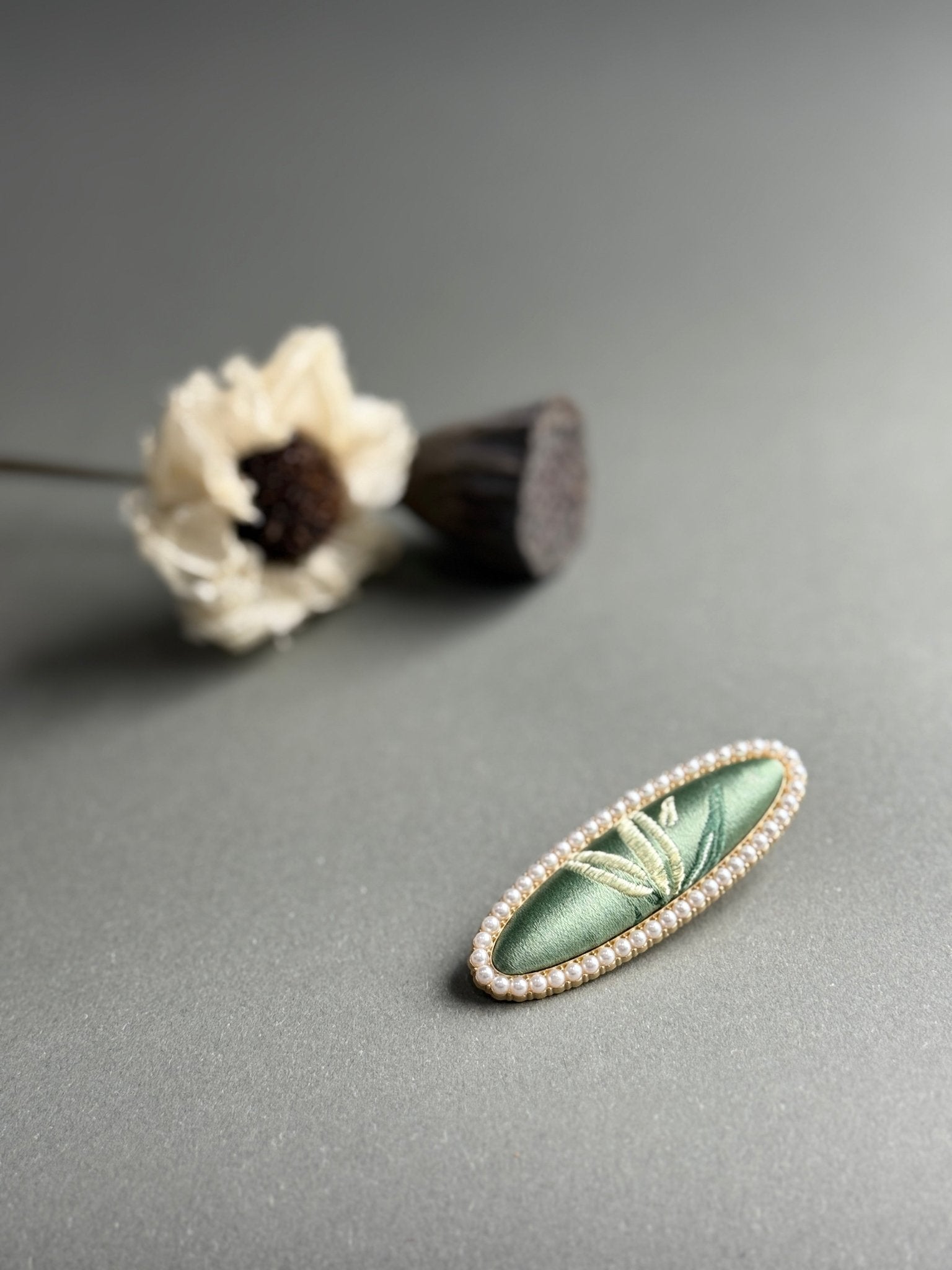 Song Jin Hair Clip Oval Shape Green Leaves Pattern + Pearl Edge - Moonlight Friday