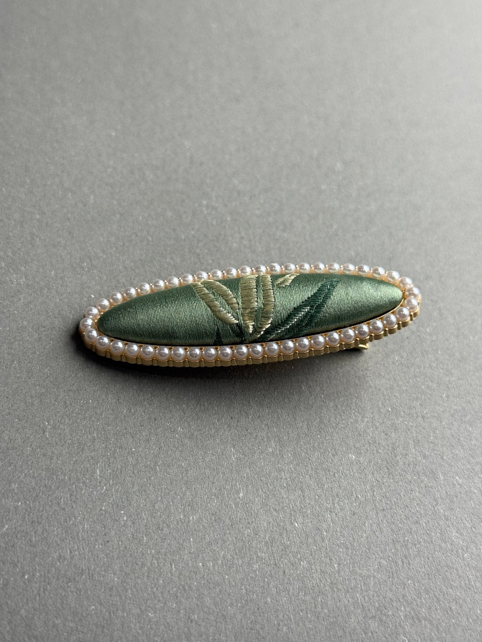 Song Jin Hair Clip Oval Shape Green Leaves Pattern + Pearl Edge - Moonlight Friday