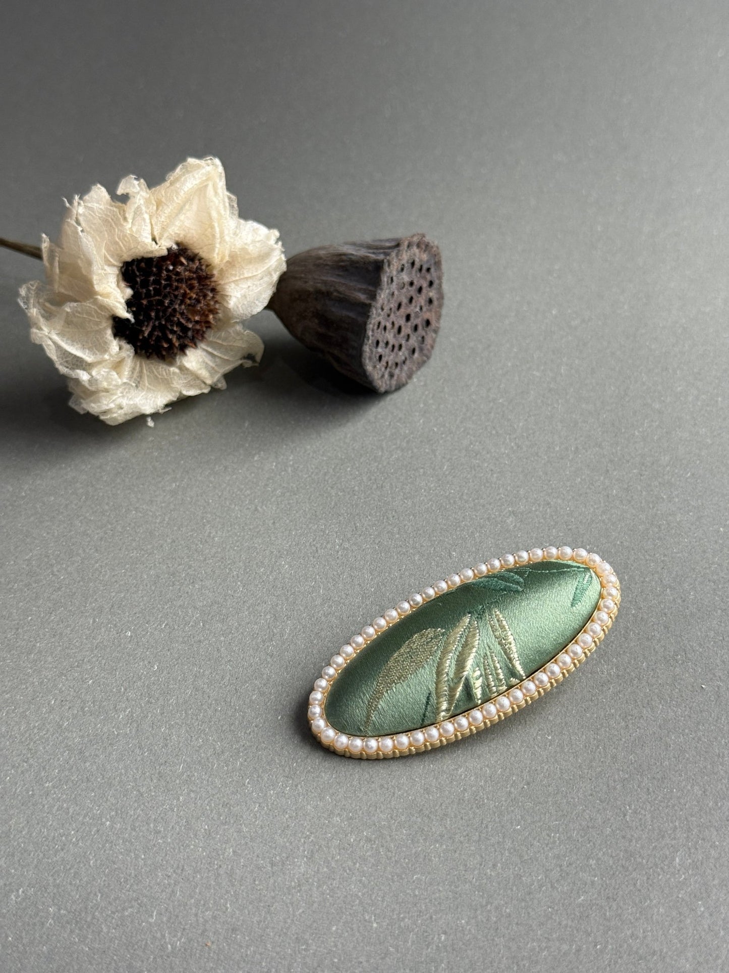 Song Jin Hair Clip Oval Shape Green Leaves Pattern + Pearl Edge - Moonlight Friday