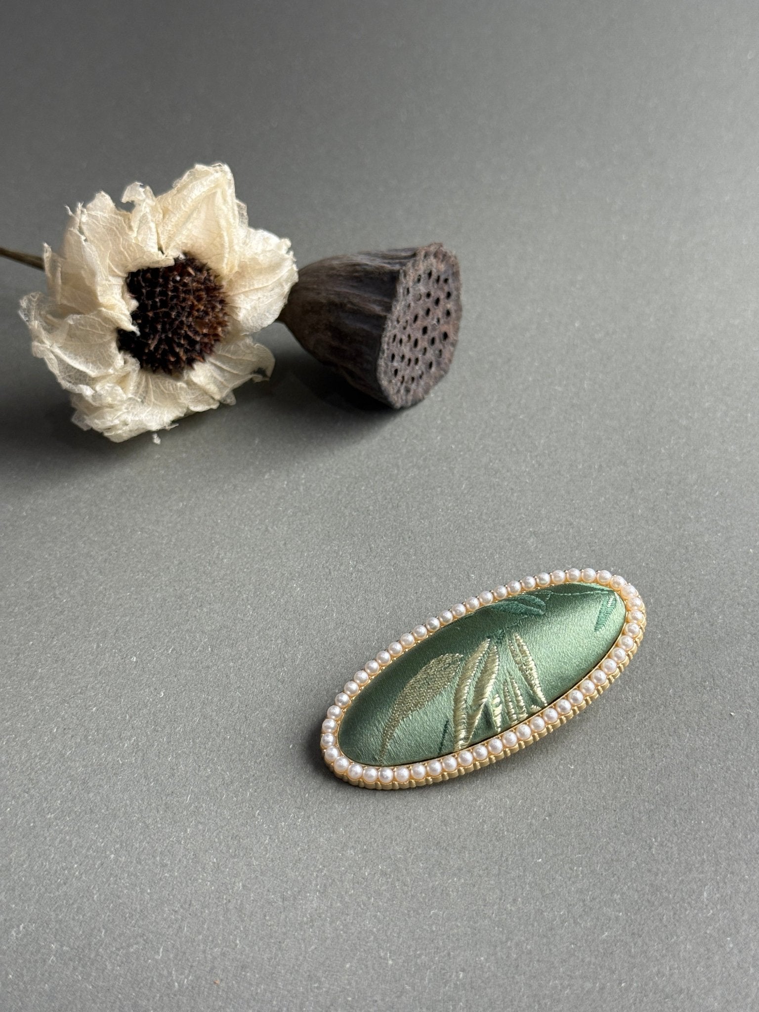 Song Jin Hair Clip Oval Shape Green Leaves Pattern + Pearl Edge - Moonlight Friday